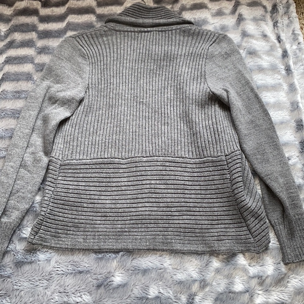 H&M Cardigan 🤍 - Picture 2 of 4